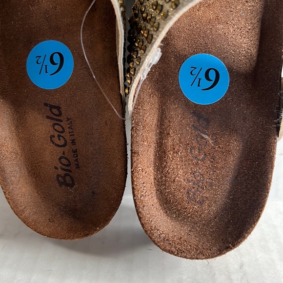 Like new Bio-Gold with gold glitter stones wedge sandals - Picture 3 of 8